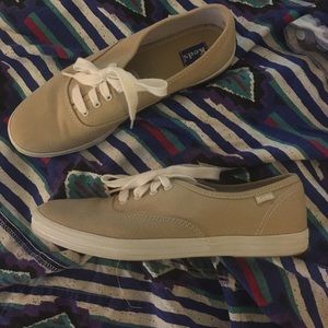 NWOT tan/beige Keds. Women’s size 7!